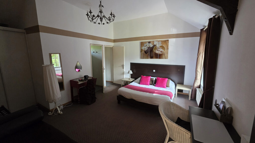 chambre triple jolie hotel golf de clecy parapente