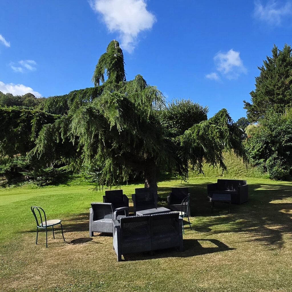 salon jardin golf clecy carre